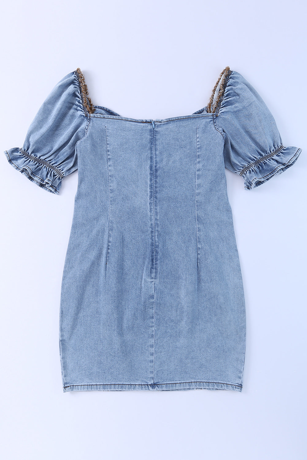 Mini-robe moulante en denim boutonnée bleu ciel 