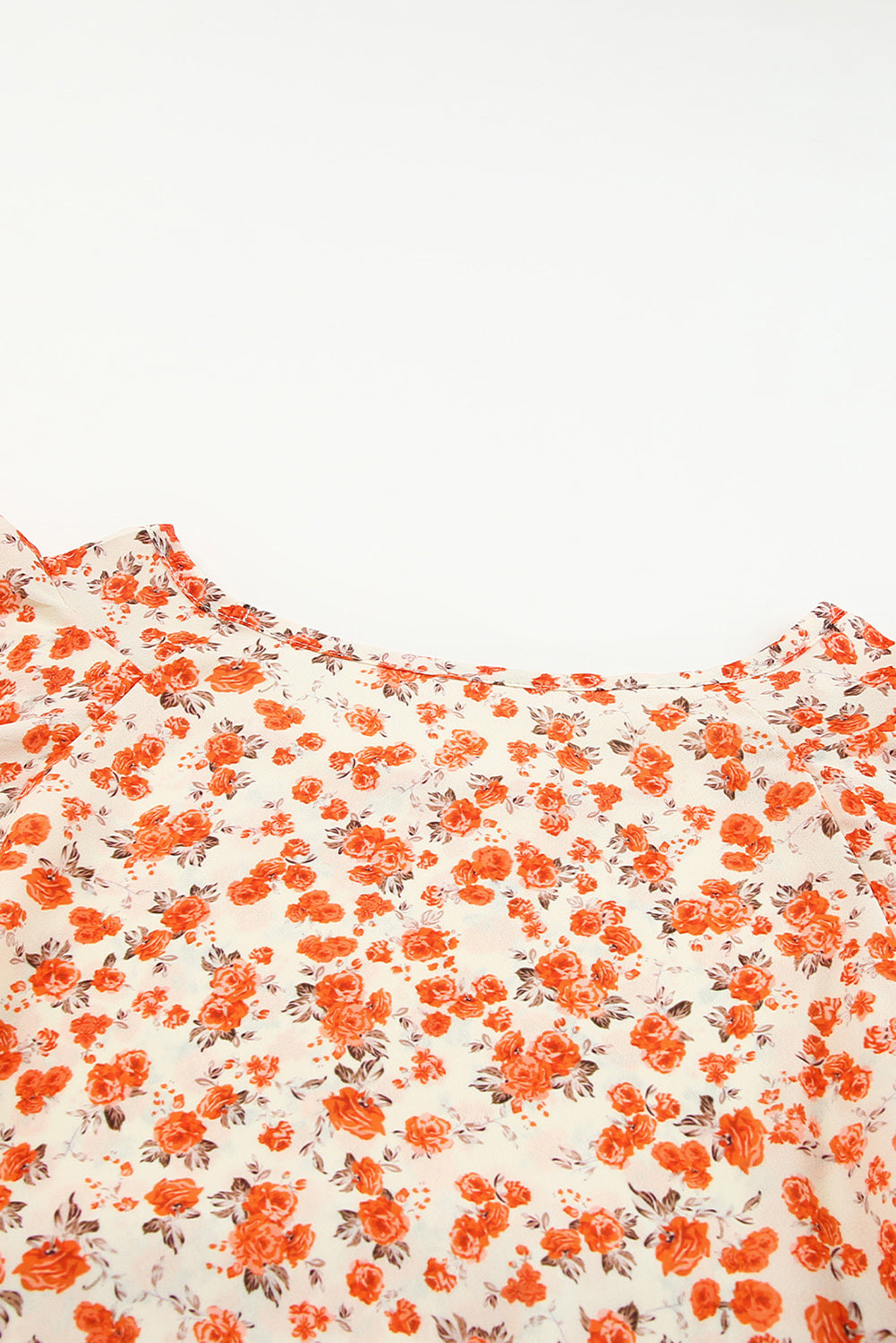 Blouse fleurie orange à manches flottantes et à plusieurs niveaux