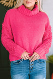 Pull en tricot côtelé rose à manches pelucheuses et col roulé