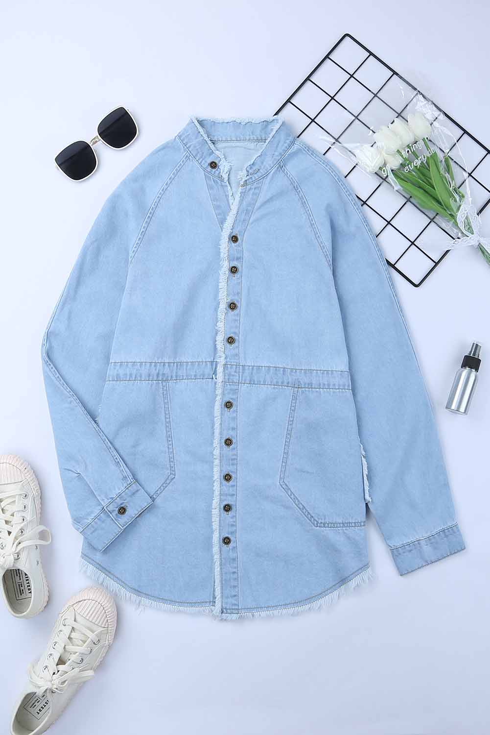 Chemise effilochée à poches en chambray bleu ciel