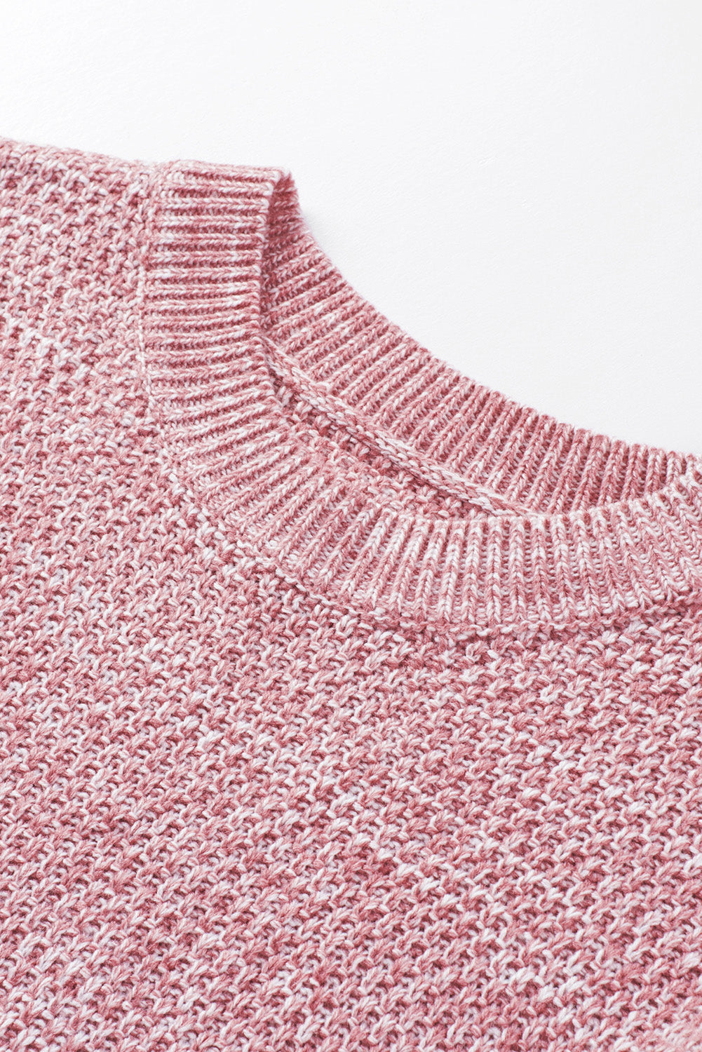 Pull rose à manches évêque en tricot chiné subtil