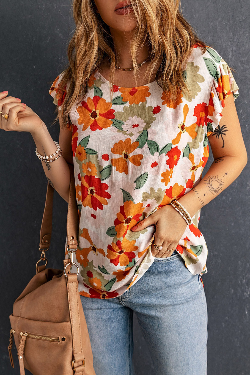 Blouse rose à imprimé floral et à volants et manches flottantes