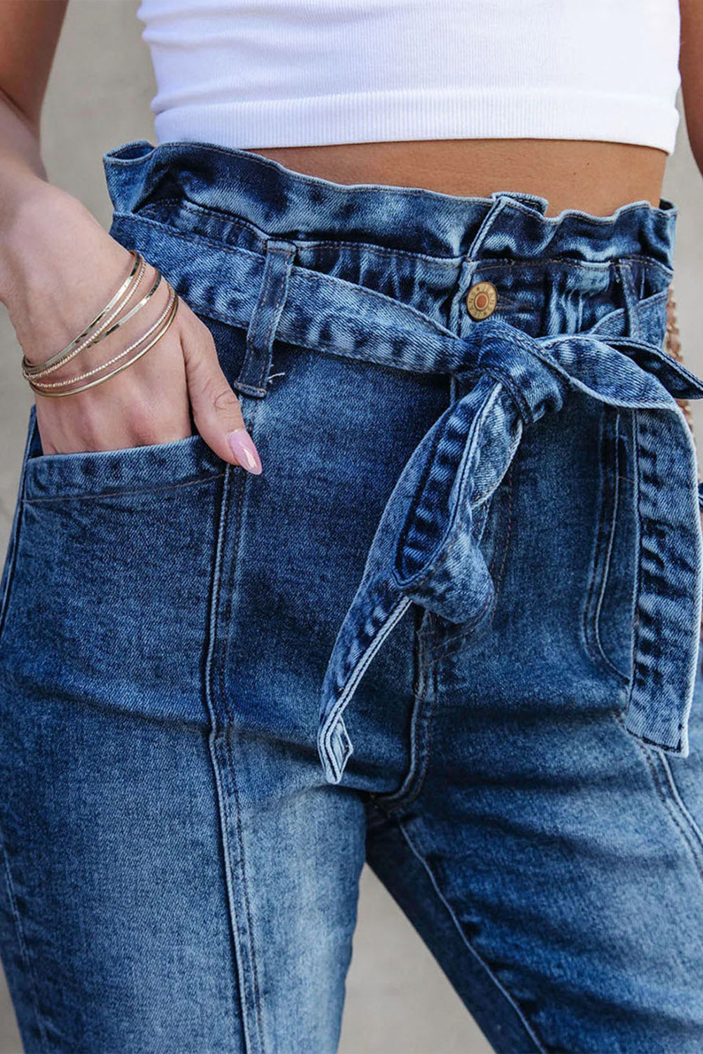 Jean skinny bleu à coutures et coutures hautes avec nœud