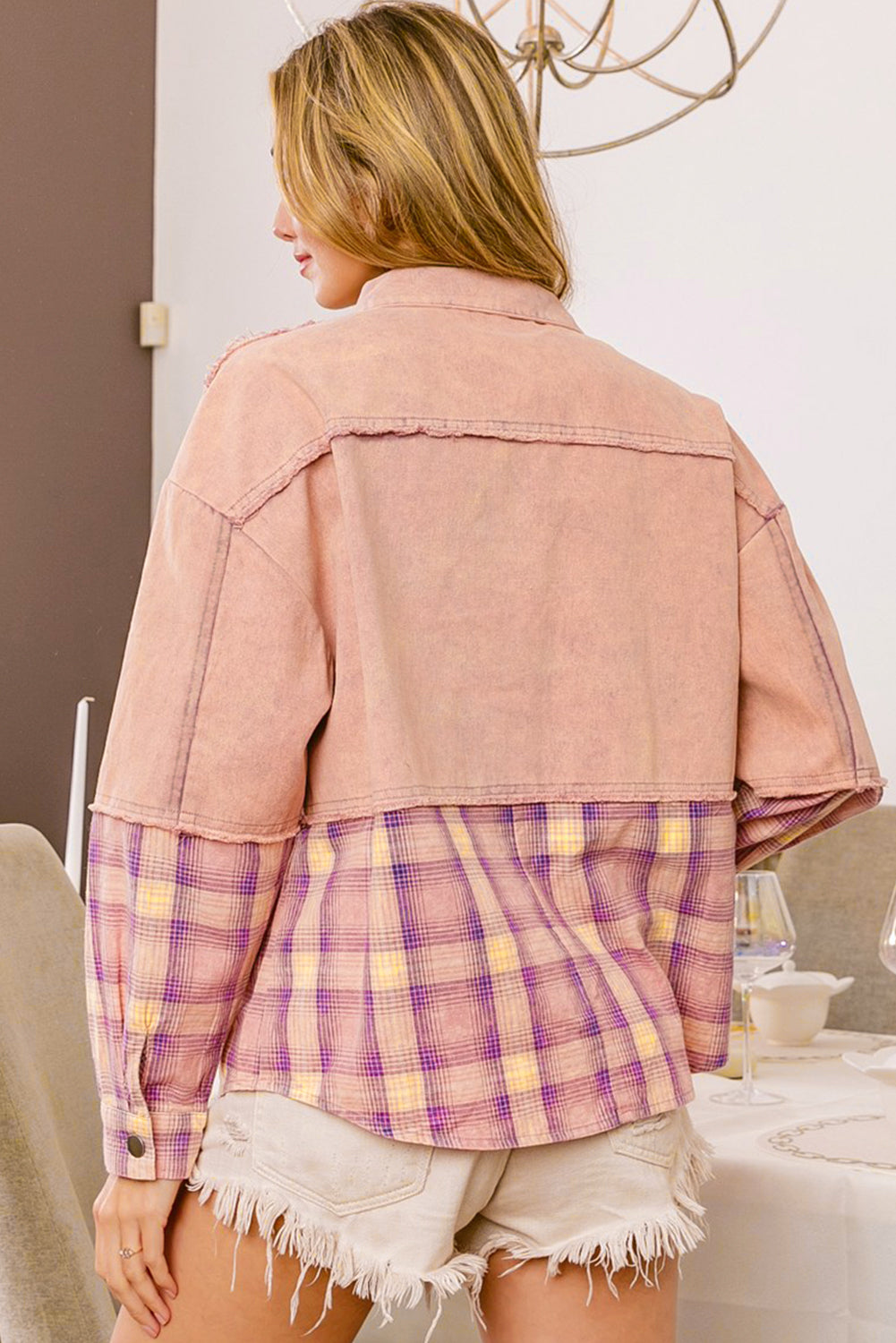 Veste contrastée rose à carreaux et patchwork effiloché