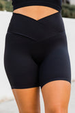 Short de yoga noir à taille en V de couleur unie 