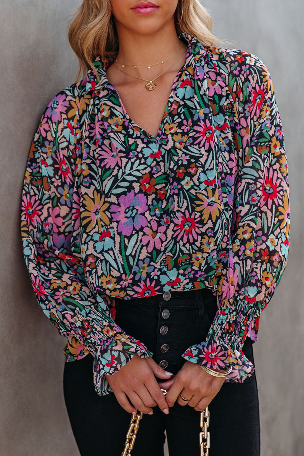 Blouse multicolore à col en V et manches longues à volants et imprimé floral