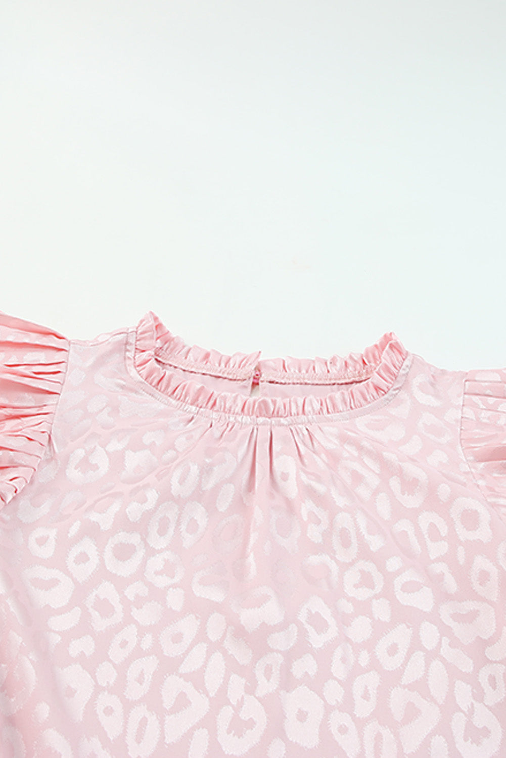 Mini-robe à volants en satin léopard rose