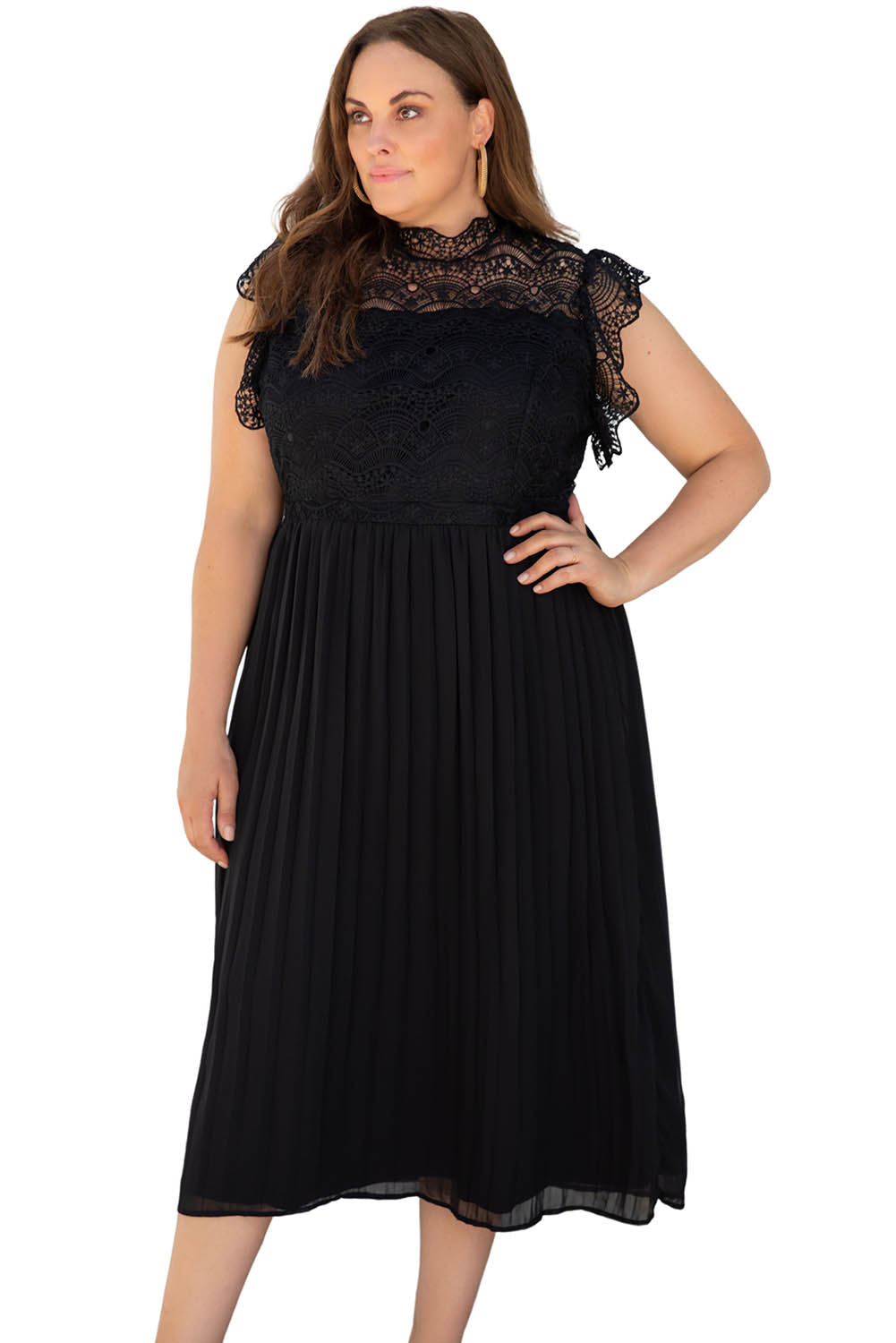 Robe plissée fluide à col haut et corsage en dentelle de grande taille noire 