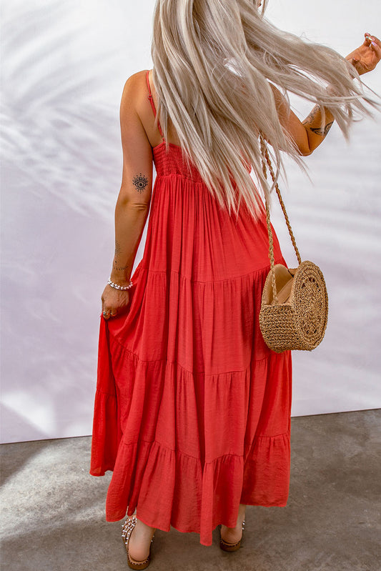 Robe longue rouge à volants et bretelles spaghetti au dos smocké