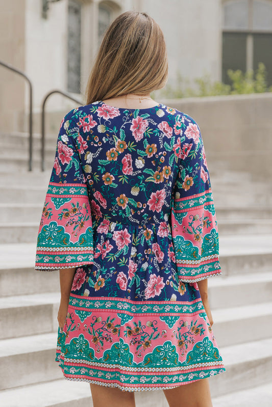 Robe florale bleue à manches et bracelet taille empire Boho