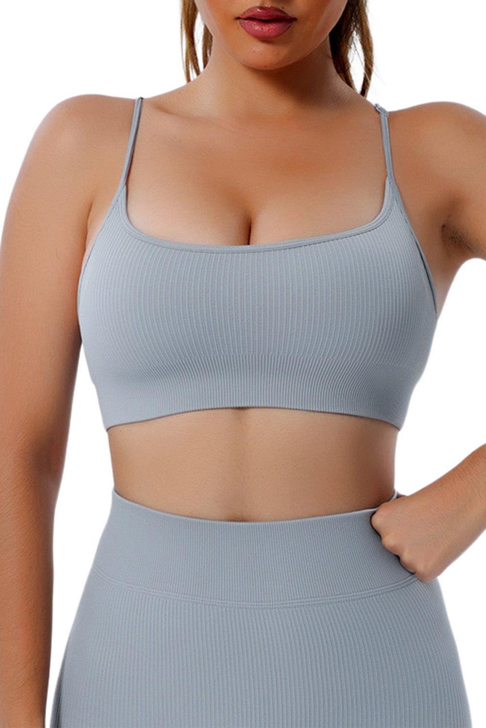 Soutien-gorge de yoga fitness côtelé gris à bretelles spaghetti