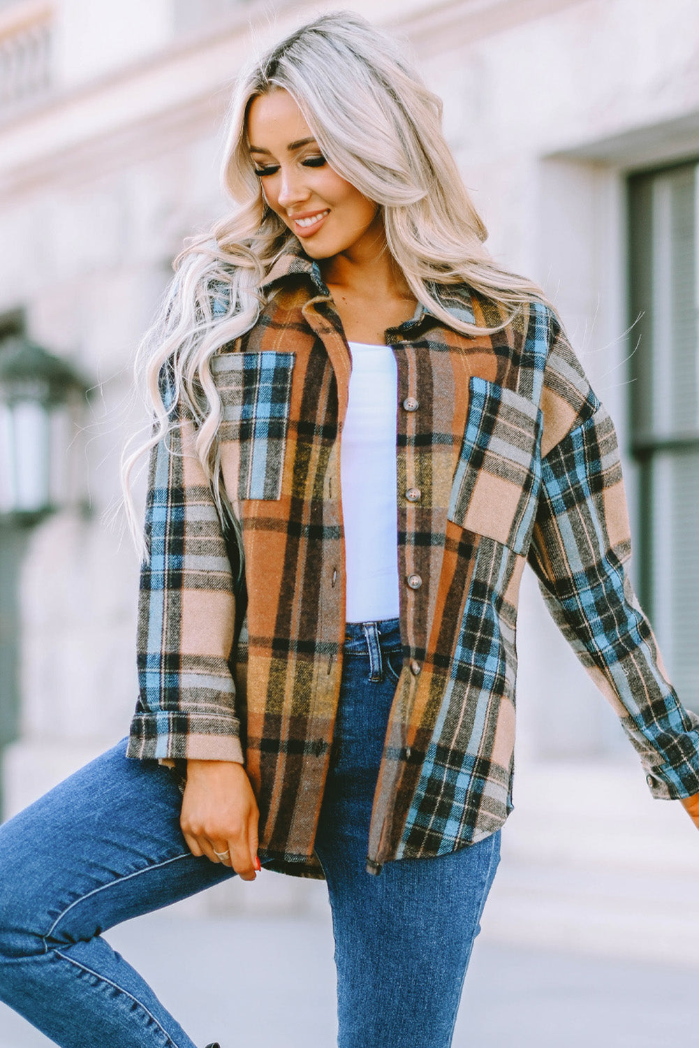 Chemise boutonnée à carreaux marron avec poches