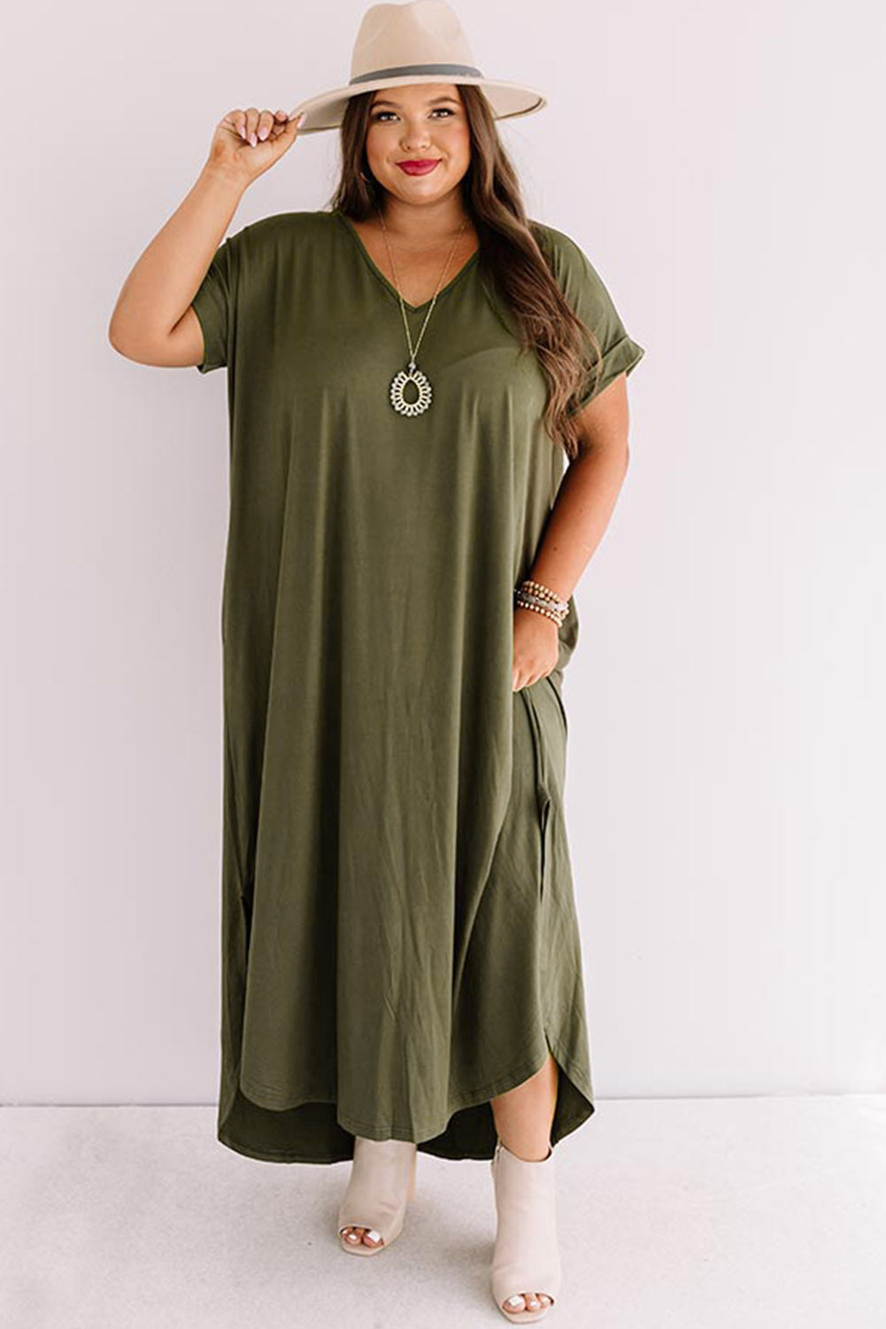 Robe longue verte à col en V et poignets roulés de grande taille