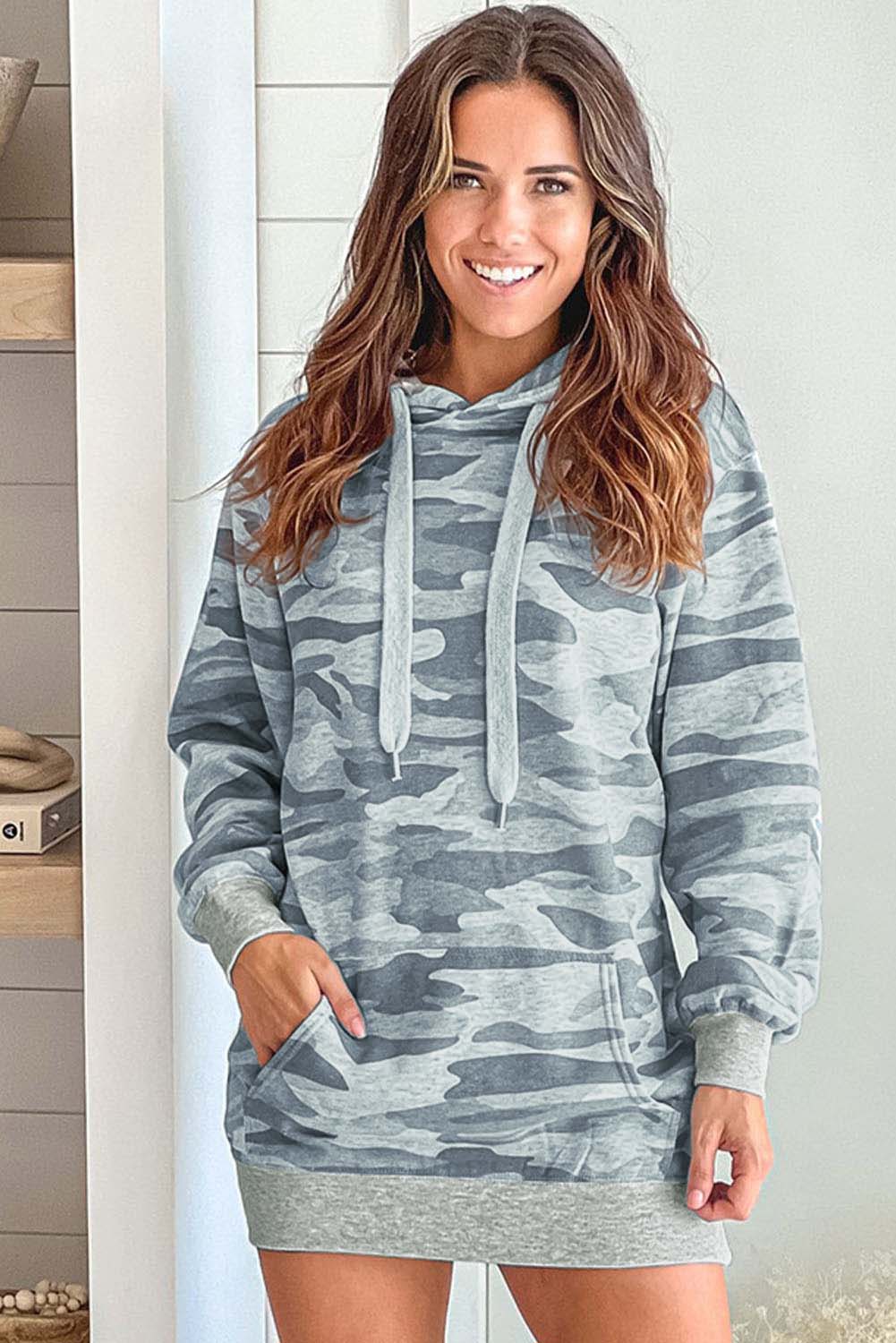 Robe à capuche surdimensionnée gris clair à motif camouflage