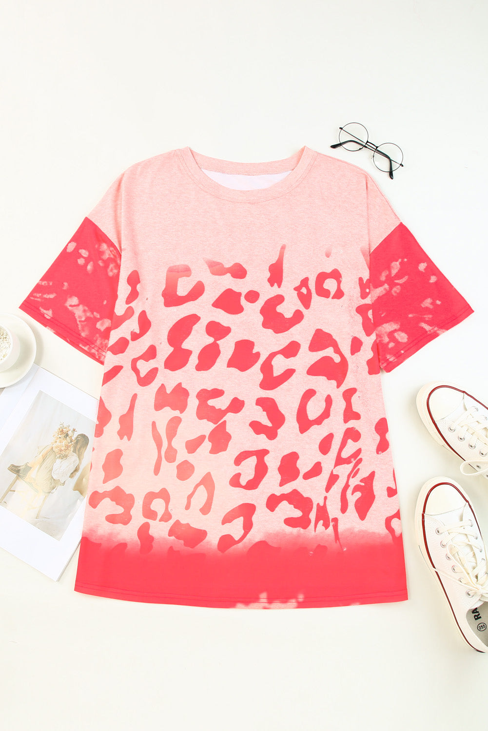 T-shirt Boyfriend blanchi léopard rose avec trous