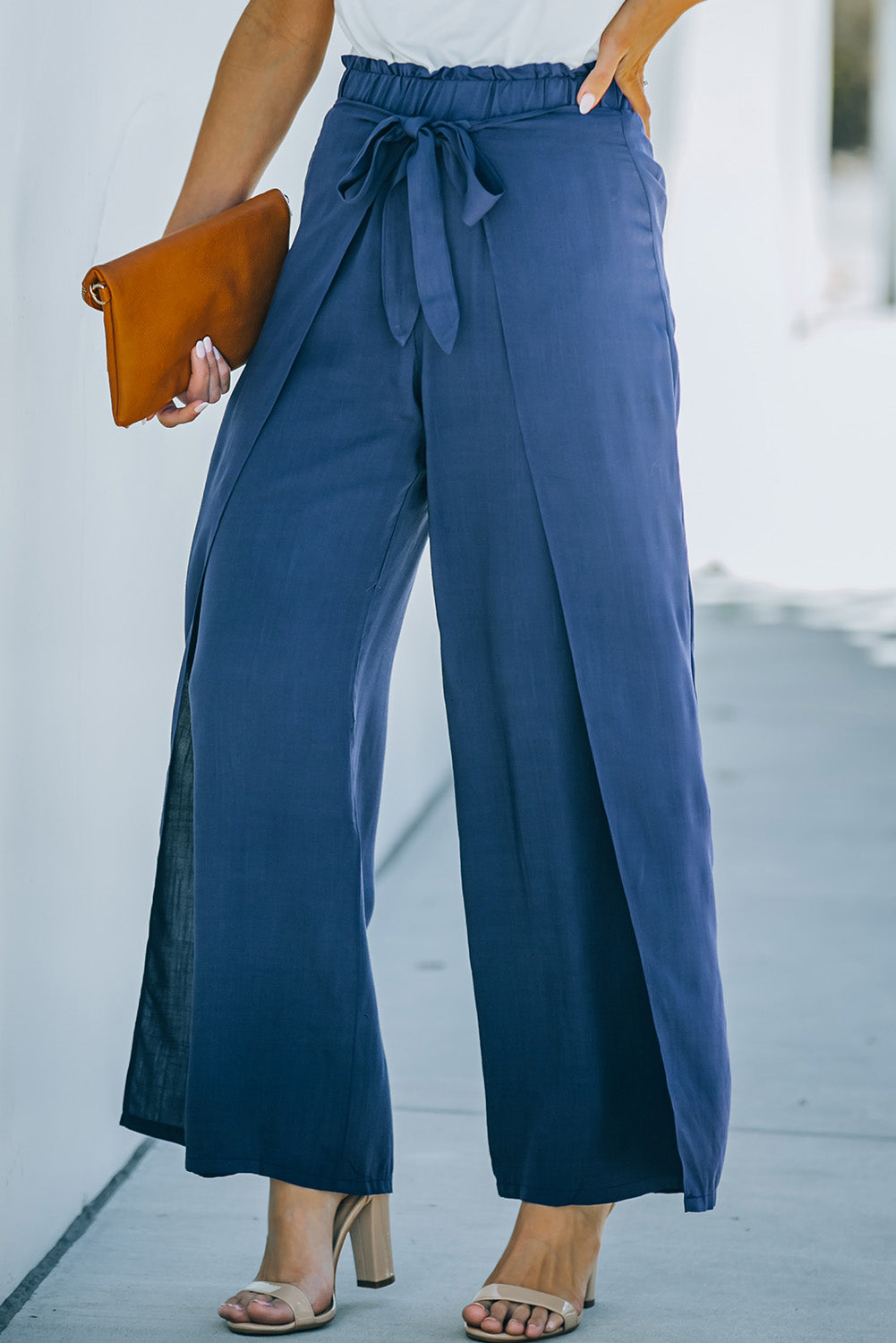 Pantalon large bleu portefeuille avec cravate 