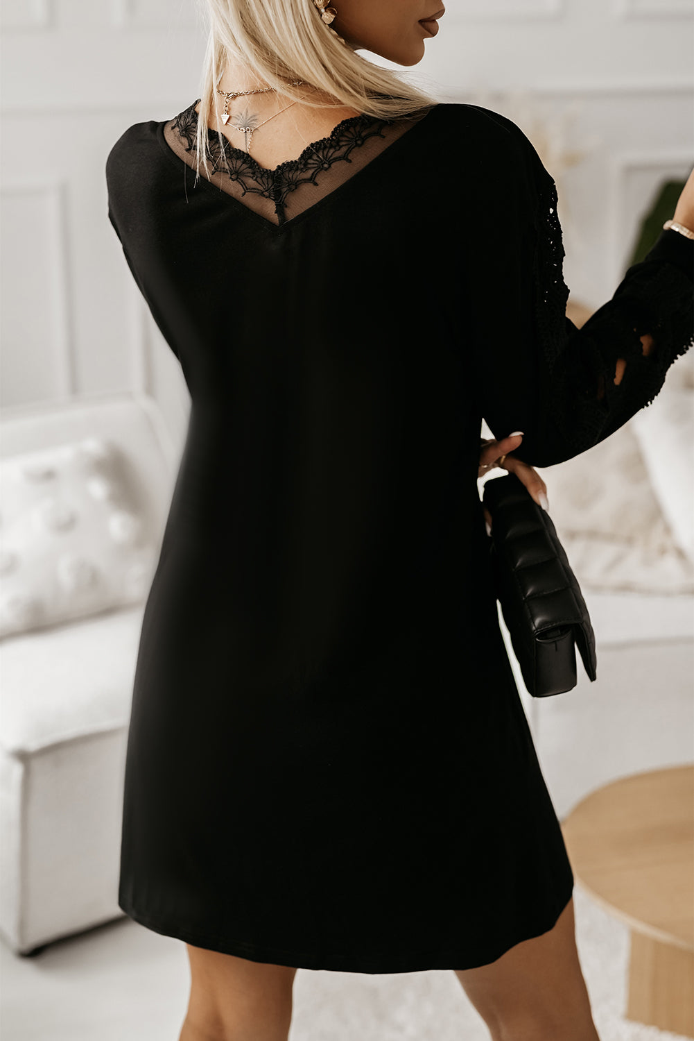 Mini-robe creuse en dentelle noire