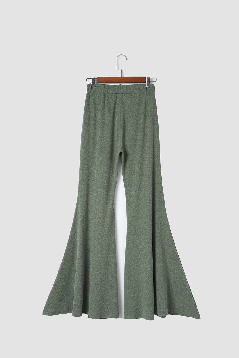 Pantalon vert taille haute ajusté et évasé 