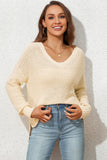 Pull beige uni flou à col en V