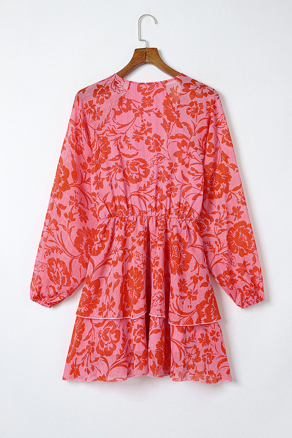 Robe rouge à volants et manches bouffantes superposées à fleurs