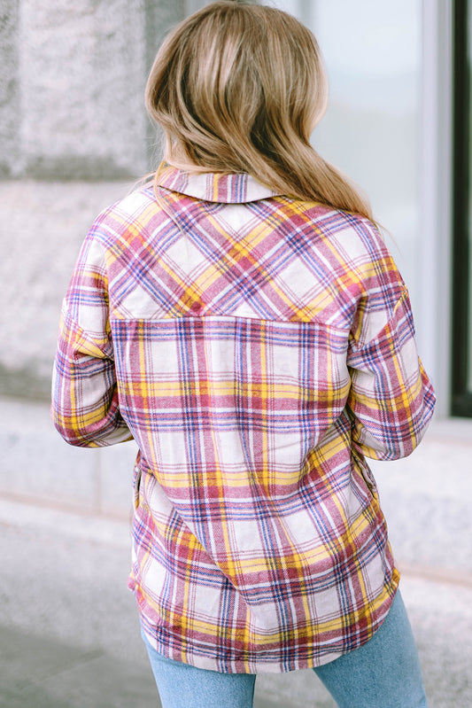 Veste chemise rouge à carreaux et ourlet arrondi