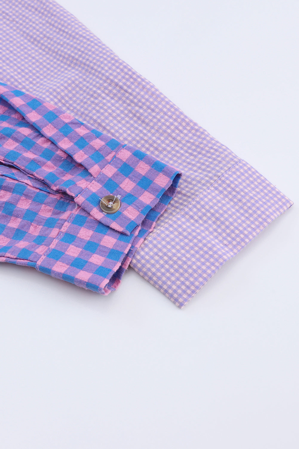 Chemise violette boutonnée à manches longues et poche poitrine à carreaux mélangés