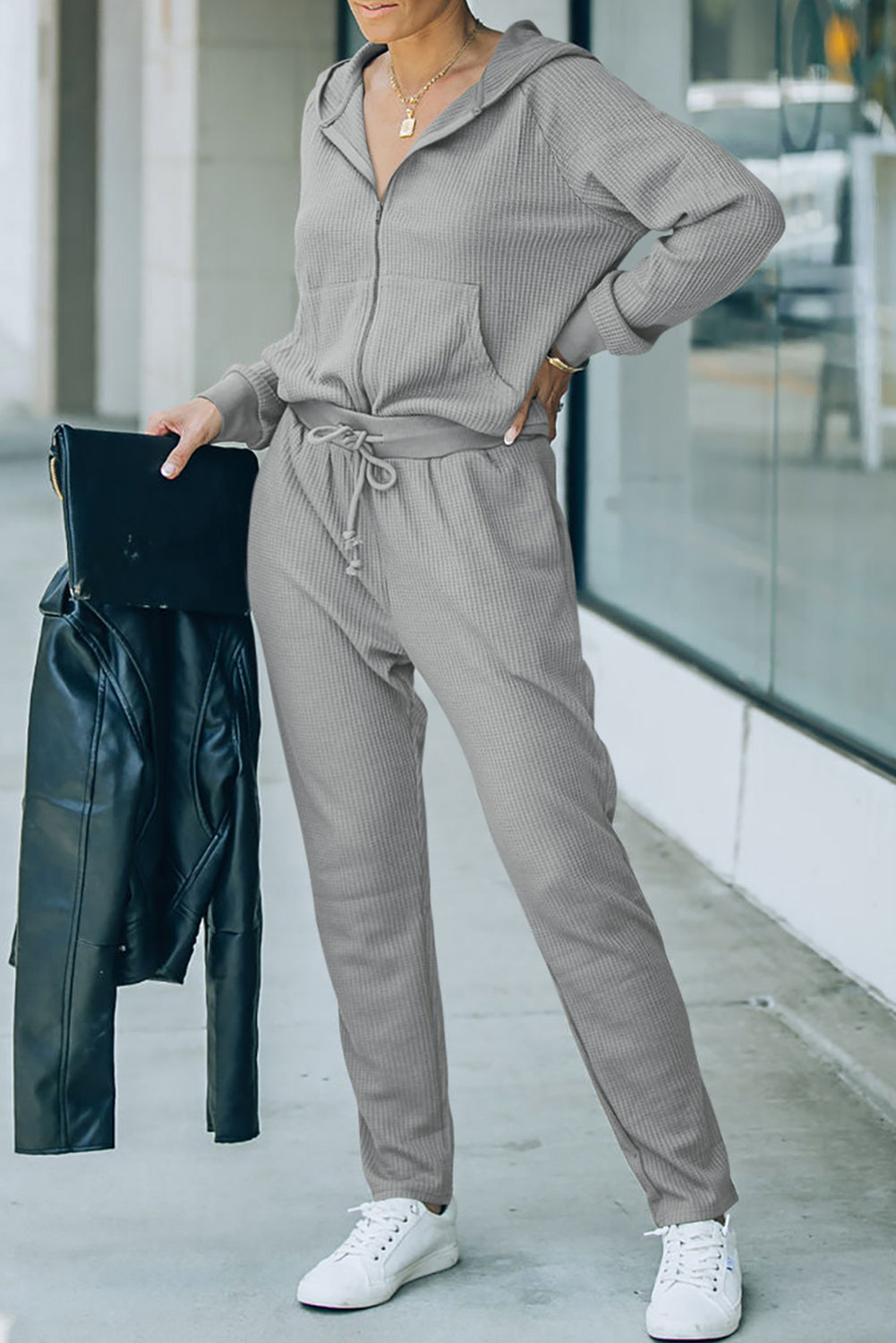 Sweat à capuche zippé en tricot gaufré marron et pantalon, tenue Athleisure