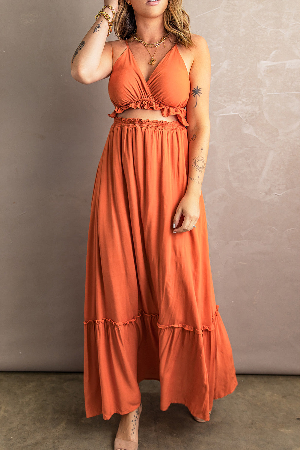 Robe longue sans manches à bretelles spaghetti découpées et à volants orange