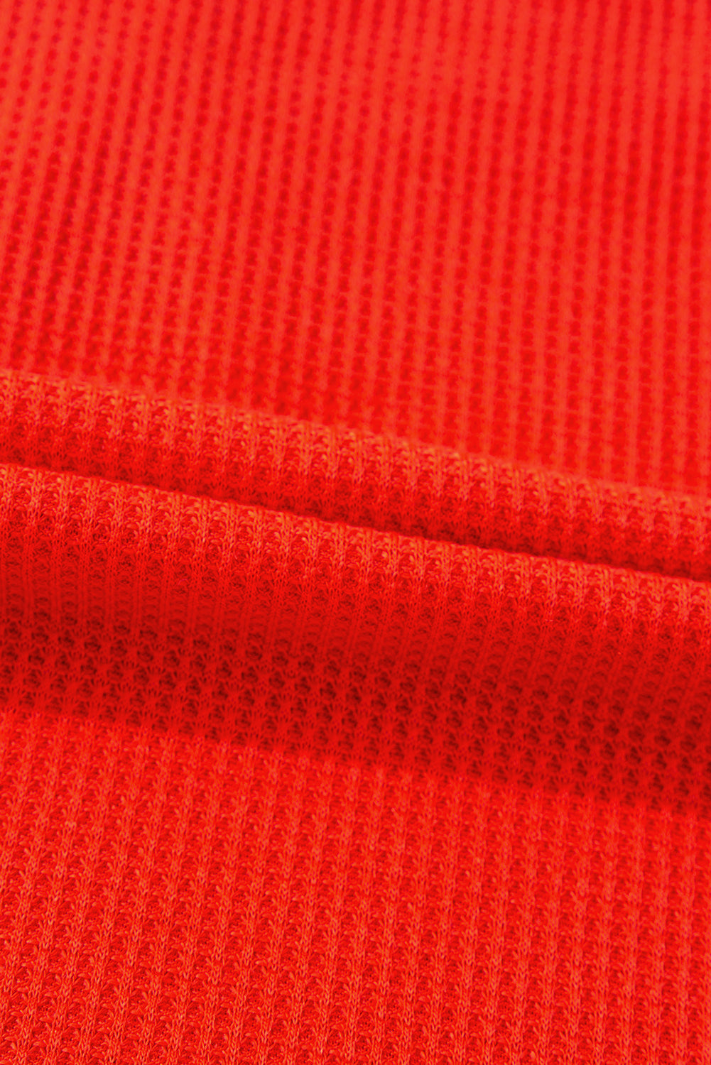 Haut en tricot texturé rouge clouté à encolure en V et coutures exposées