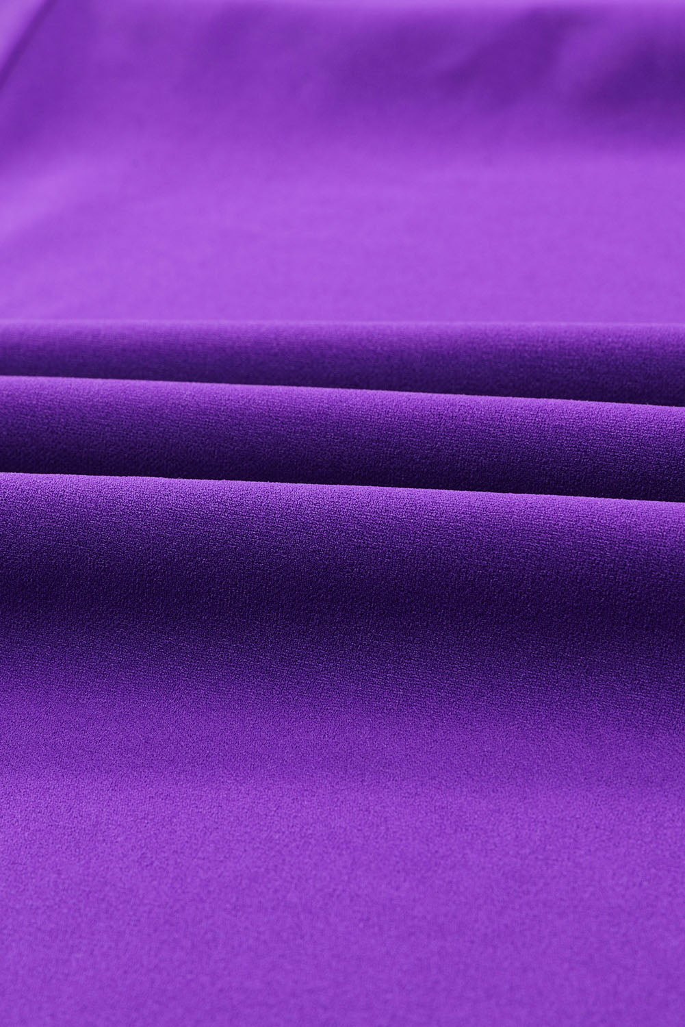 Robe longue ajustée et évasée plissée à col en V de grande taille violet