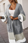 Cardigan gris color block en tricot torsadé avec poches latérales