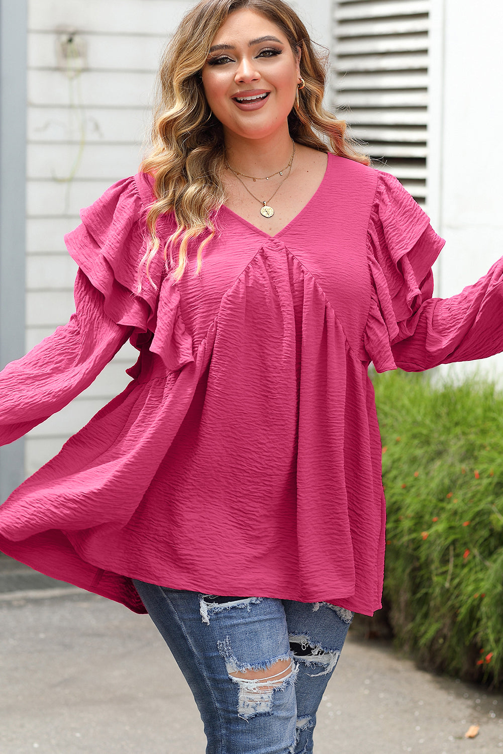 Blouse rose froissée à volants et col en V grande taille