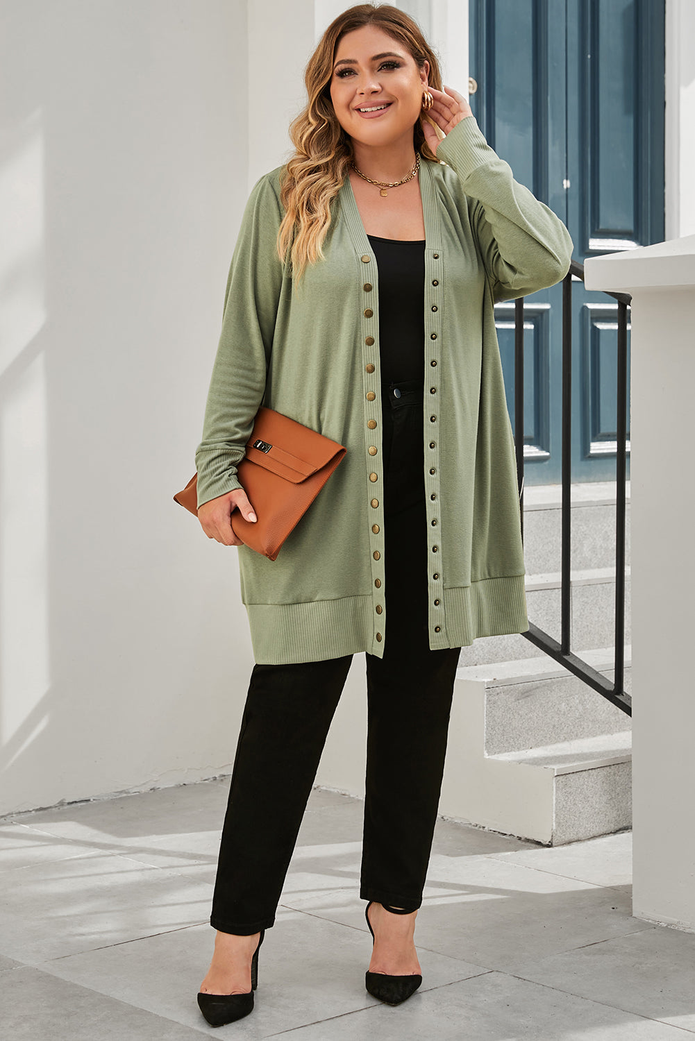 Cardigan en tricot vert avec boutons-pression sur le devant de grande taille