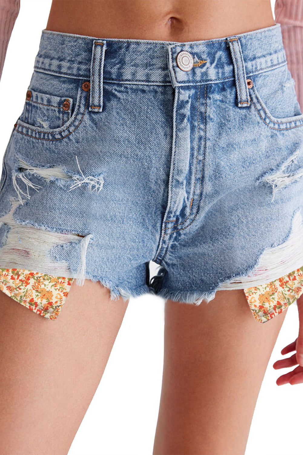 Short en jean bleu ciel à ourlet brut et insert en tricot floral