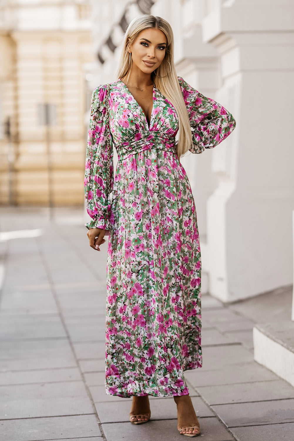 Robe longue à imprimé floral et col en V profond froncé à la taille cintrée vert