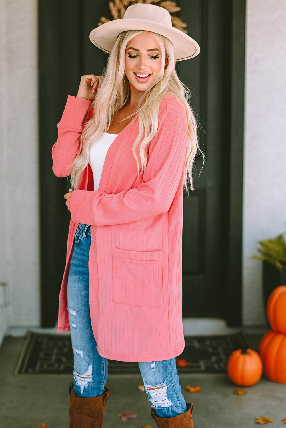 Cardigan en tricot rose ouvert avec poches sur le devant