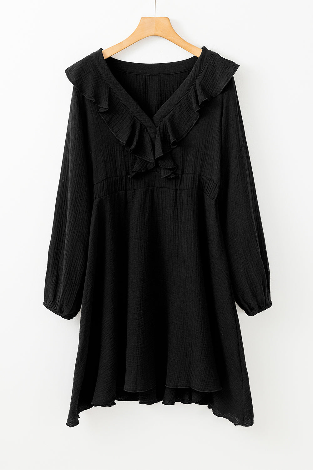 Mini-robe noire texturée à volants et col en V taille haute