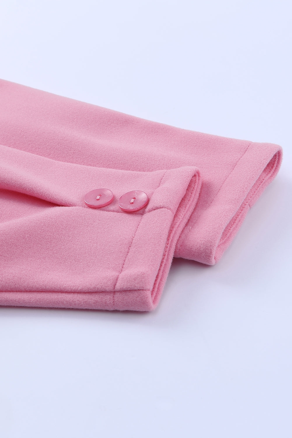 Manteau boutonné de couleur unie rose avec cravate