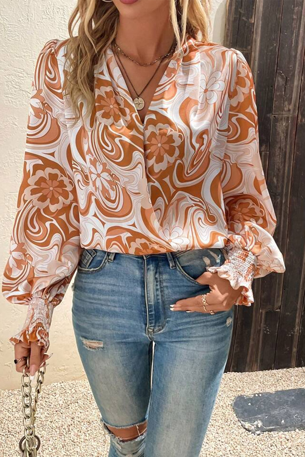 Blouse orange à surplis à manches évêque et imprimé floral tourbillonnant