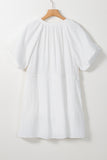 Robe chemise blanche à manches bouffantes et cordon de serrage avec poches