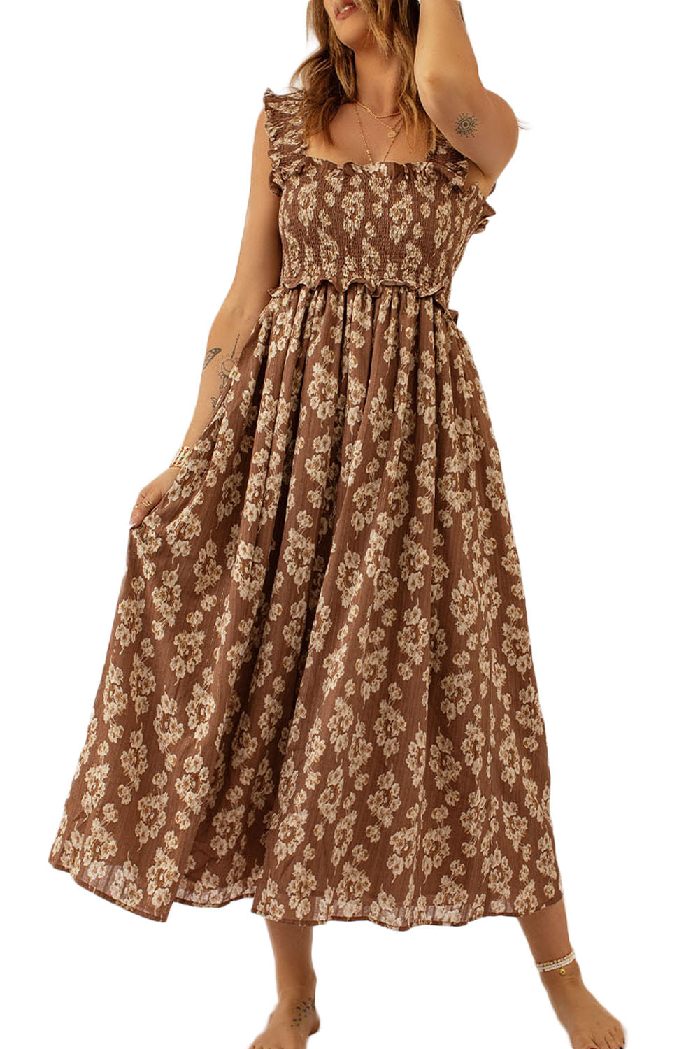 Robe longue florale smockée à bretelles à volants marron