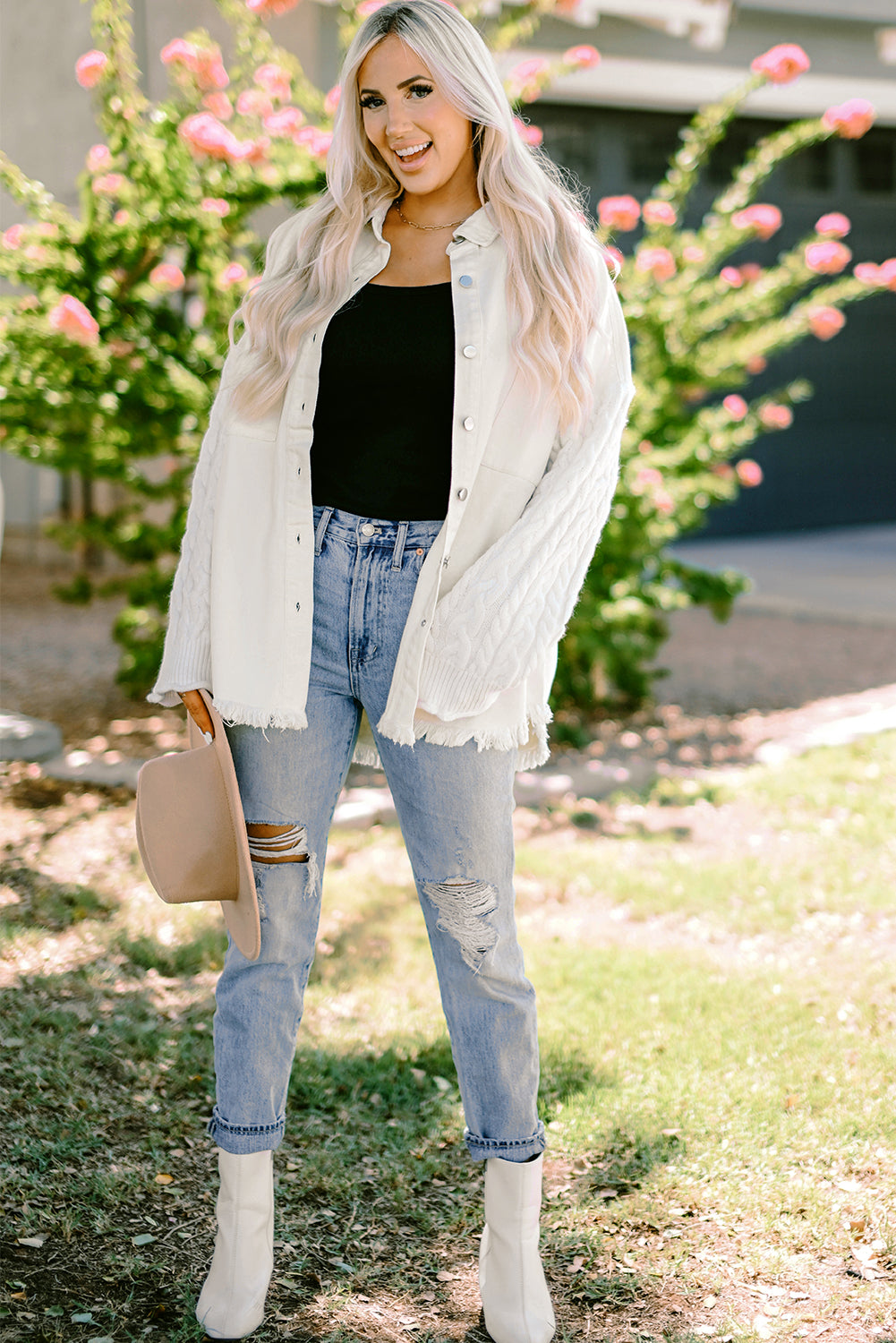 Veste beige à manches en tricot torsadé et ourlet brut