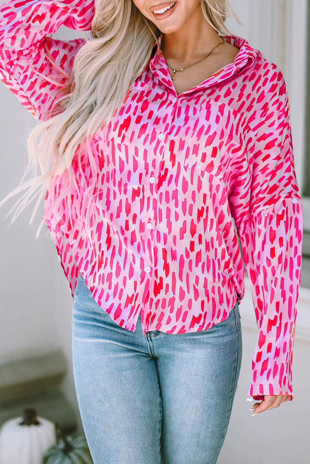 Chemise boutonnée rose imprimée à manches retroussées