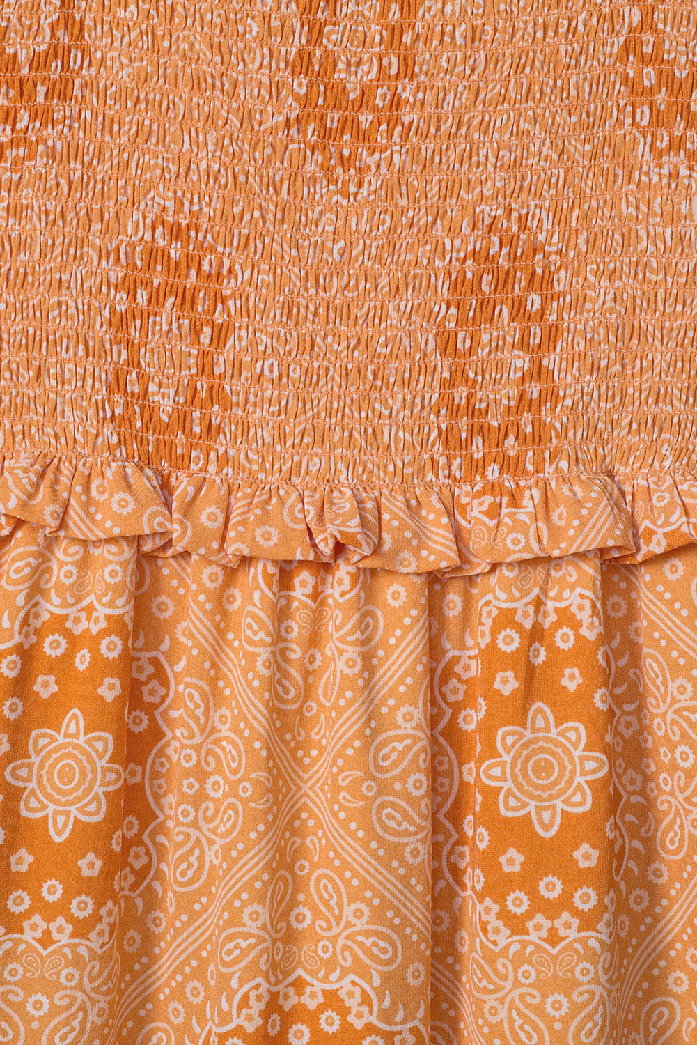 Robe longue smockée à plusieurs niveaux avec bretelles à lacets et imprimé floral style bohème orange