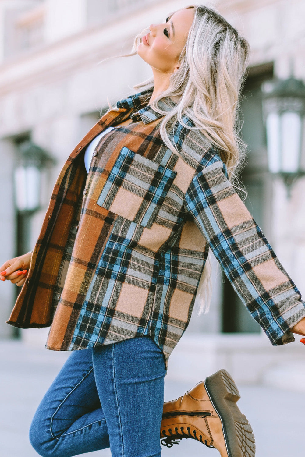 Chemise boutonnée à carreaux marron avec poches