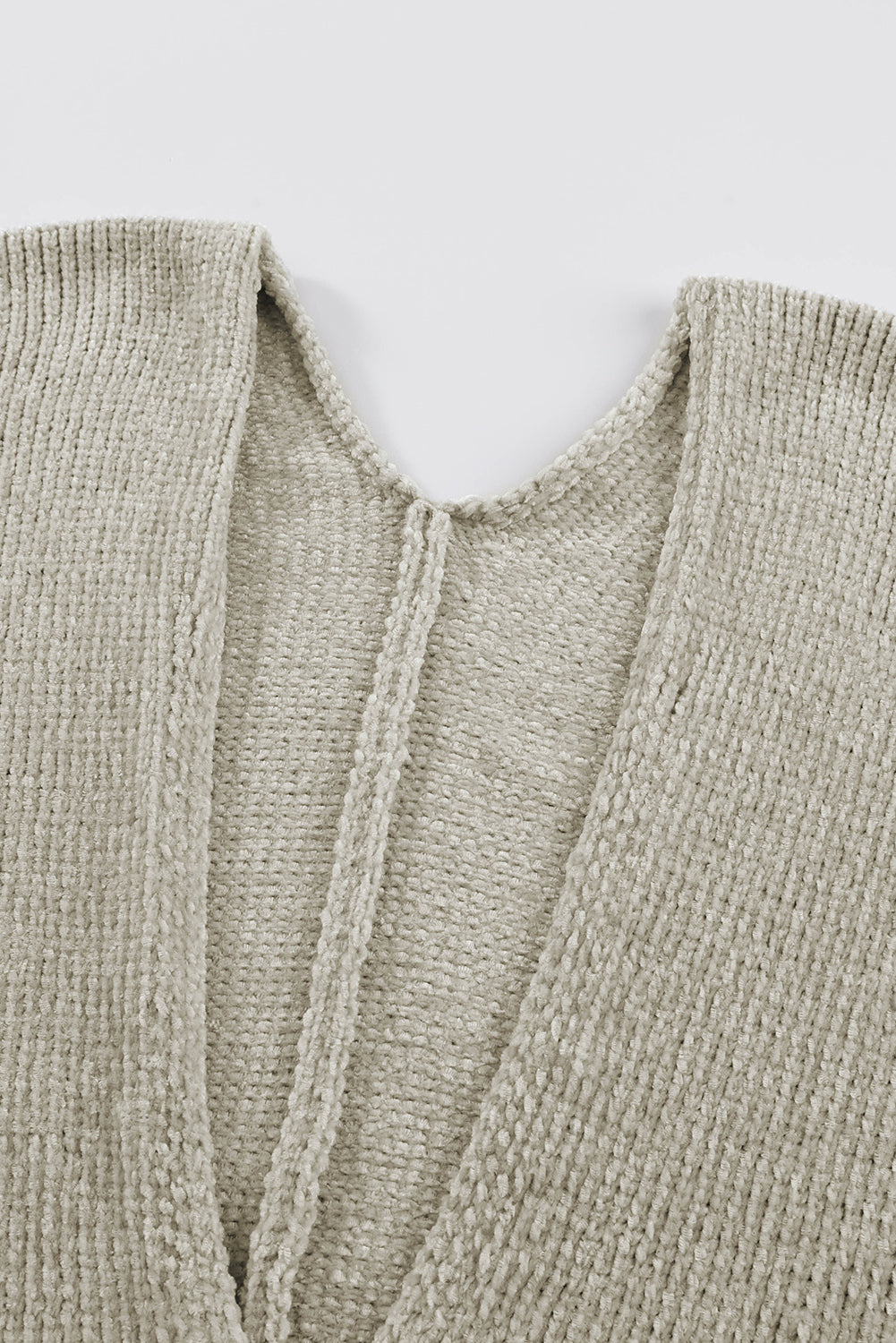 Cardigan pull gris avec poches sur le devant et boutons