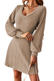 Robe pull beige en tricot texturé à col en V et manches évêque