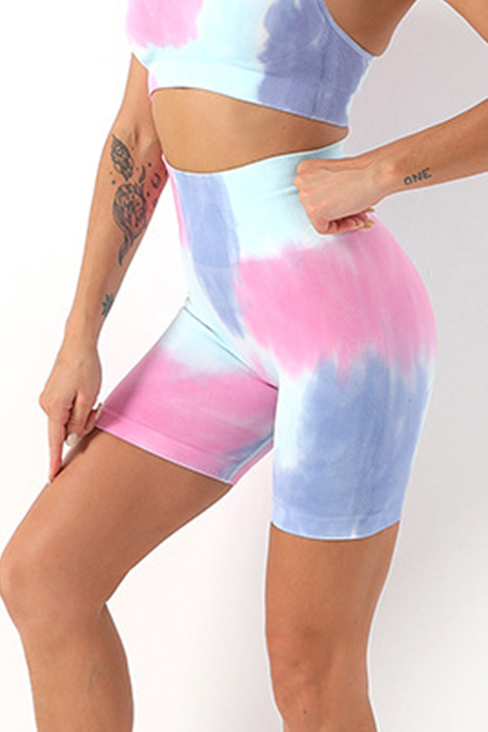 Short de yoga skinny taille haute bleu ciel tie-dye contrôle du ventre