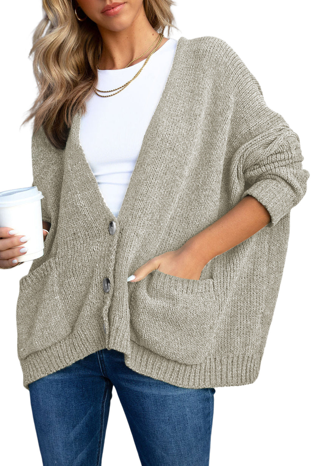 Cardigan pull gris avec poches sur le devant et boutons