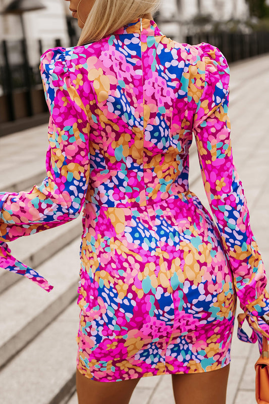 Robe froncée à manches longues et nœud papillon à fleurs roses 